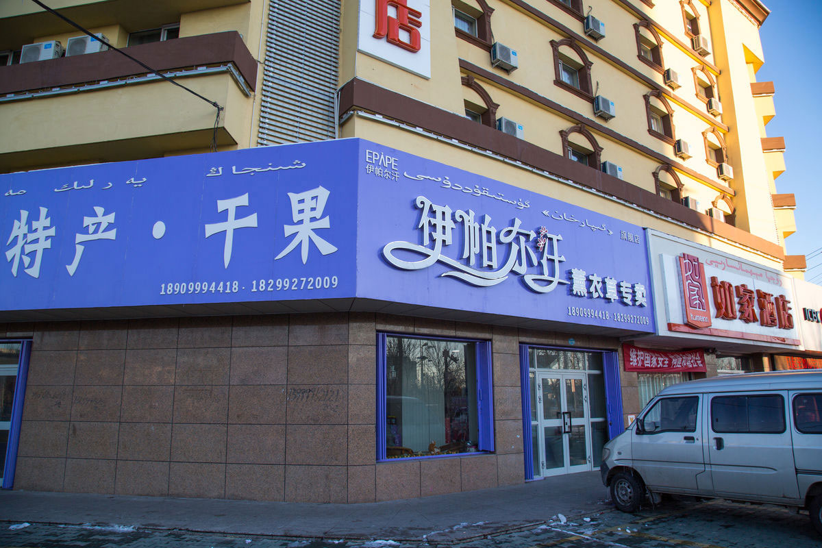 深圳噴繪公司的廣告設計費用是怎么收費？