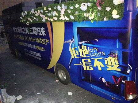 雙層大巴車(chē)身廣告