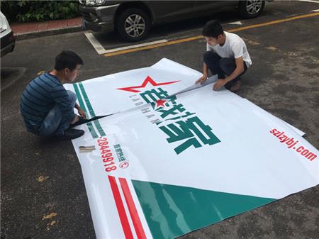 凹凸貨車(chē)車(chē)身廣告