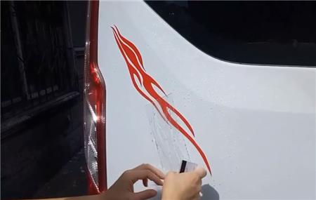 車貼的安裝方法、流程及注意事項的濕貼法