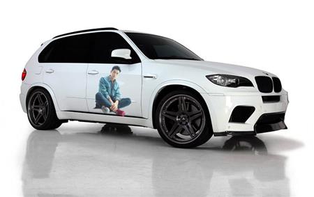 貼著李現的車身廣告更貼心