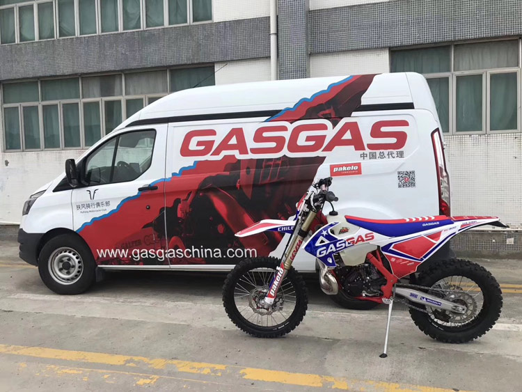 車(chē)貼廣告多少錢(qián)一平方