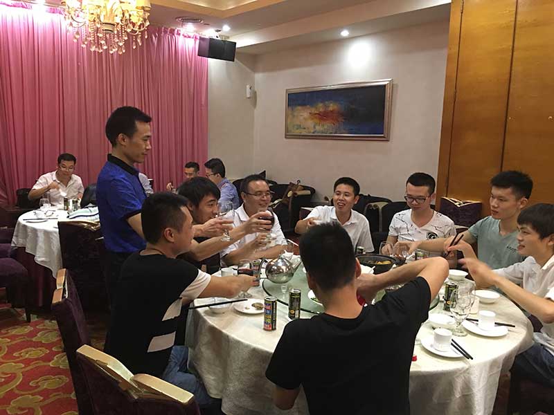 深圳銘輝噴繪公司全體員工聚餐.jpg
