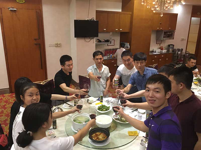 公司全體員工聚餐.jpg